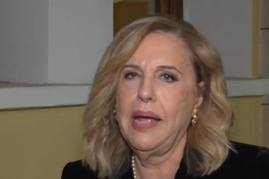 Λόλα Νταΐφά σκουλαρίκια