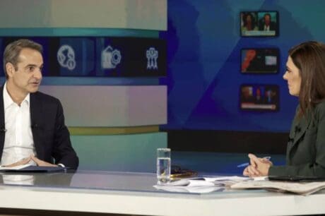 Ο πρωθυπουργός Κυριάκος Μητσοτάκης και η Φαίη Μαυραγάνη