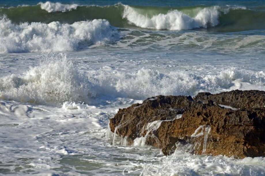 Παραλία θάλασσα κύμα βράχος
