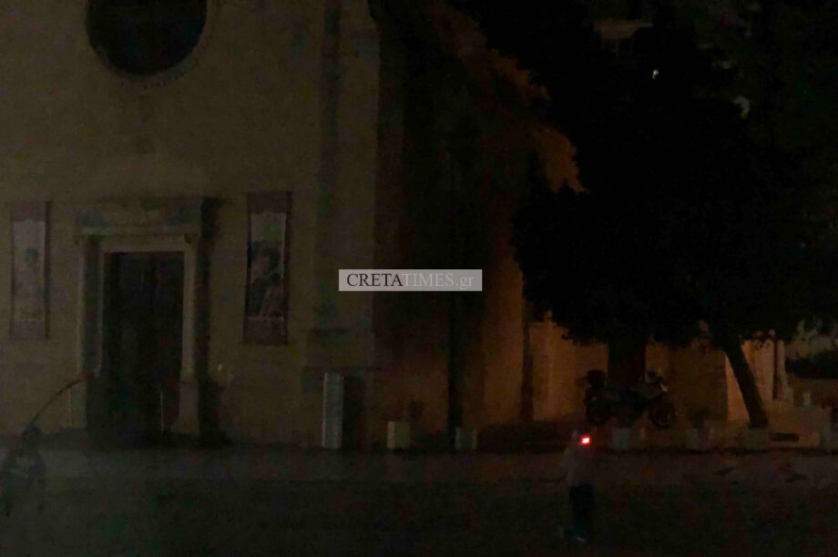 πλατεία Αγίας Αικατερίνης σκοτάδι