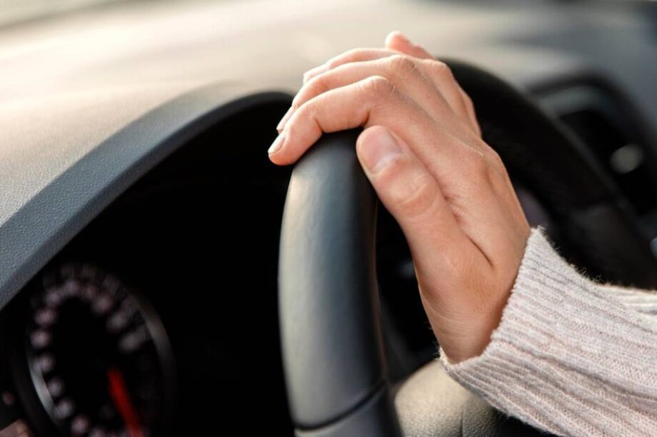 τιμόνι αυτοκίνητο οδήγηση παρκάρ