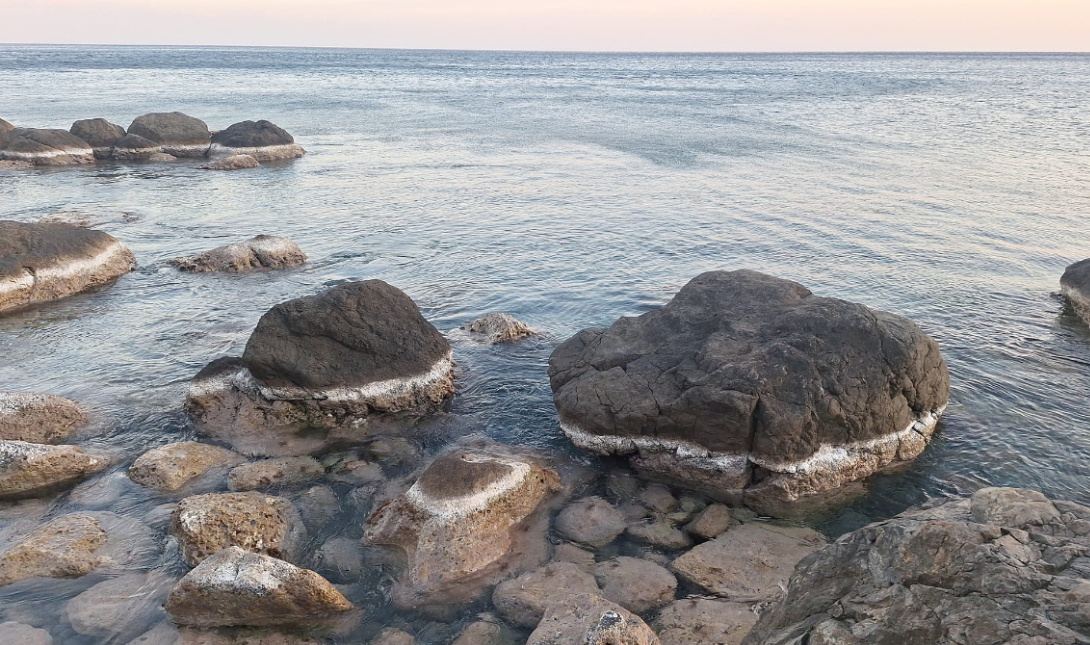 βράχοι Τρεις Εκκλησιές