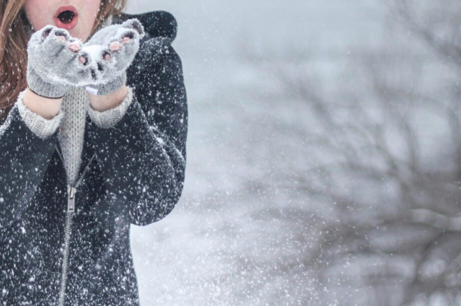 χιονι κοπελα χριστουγεννα καιρος