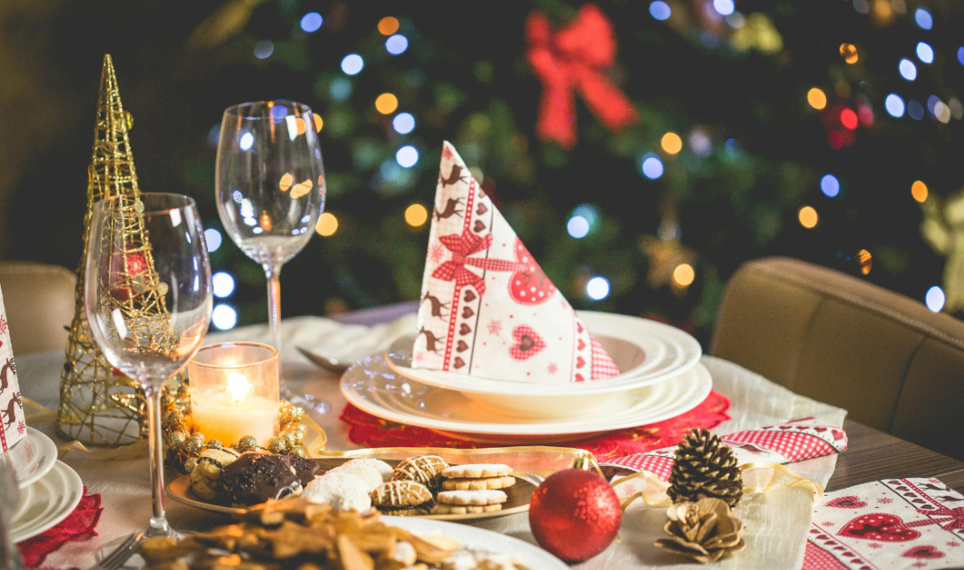 χριστουγεννιάτικο τραπέζι υπνηλία