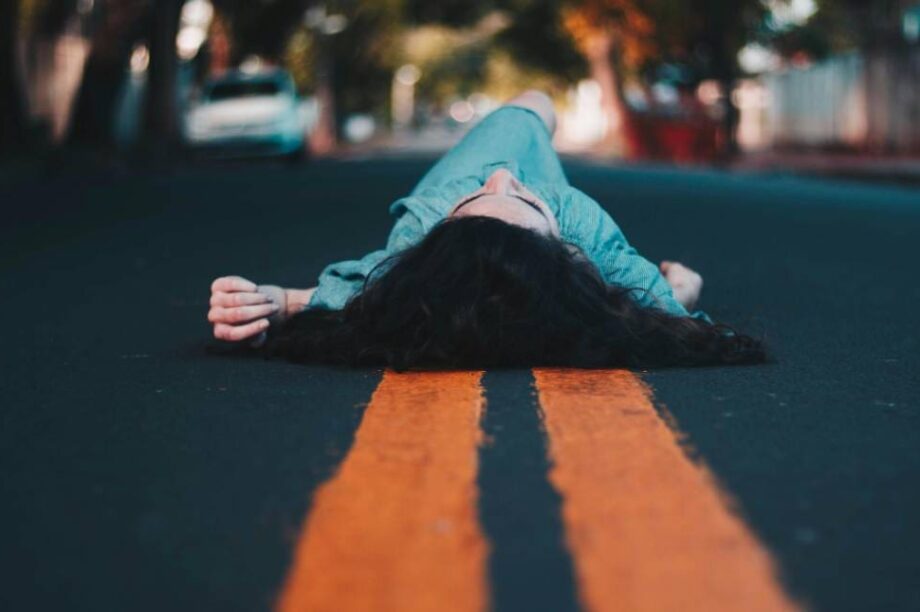 γυναίκα δρόμος