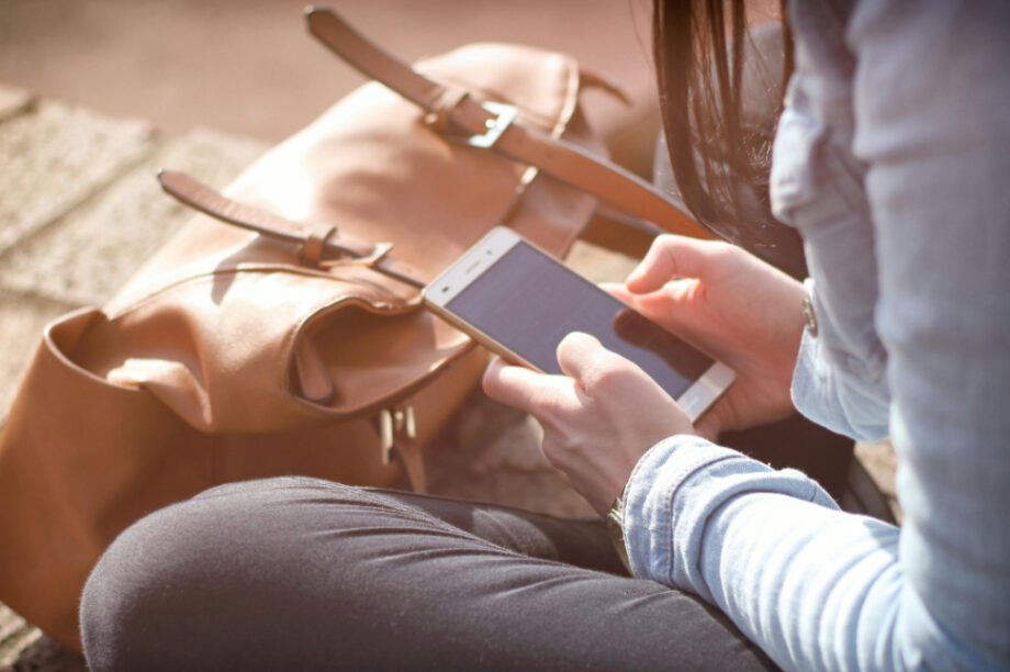 γυναίκα κινητό curving