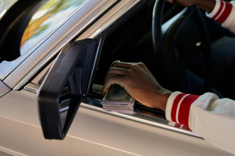 αυτοκίνητο χρήματα