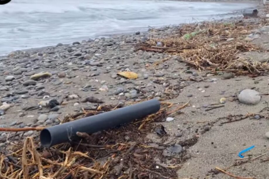 σκουπιδια παραλια