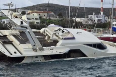 Σύρος θαλαμηγός