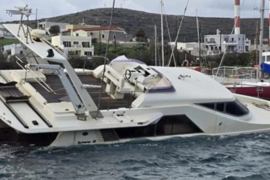 Σύρος θαλαμηγός