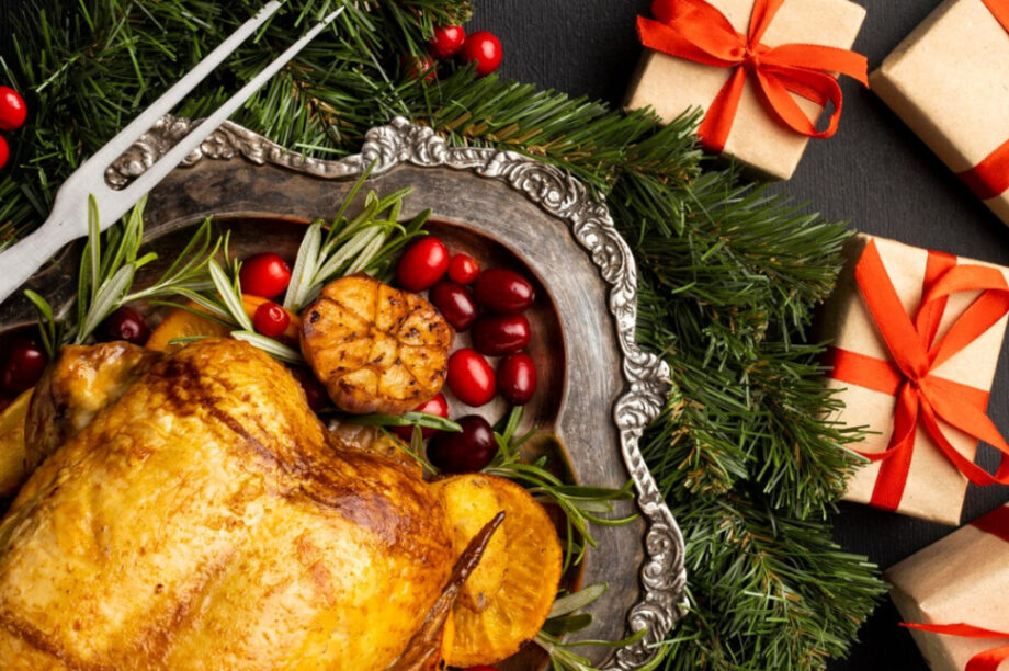 ΓΑΛΟΠΟΥΛΑ ΧΡΙΣΤΟΥΓΕΝΝΙΑΤΙΚΟ ΤΡΑΠΕΖΙ