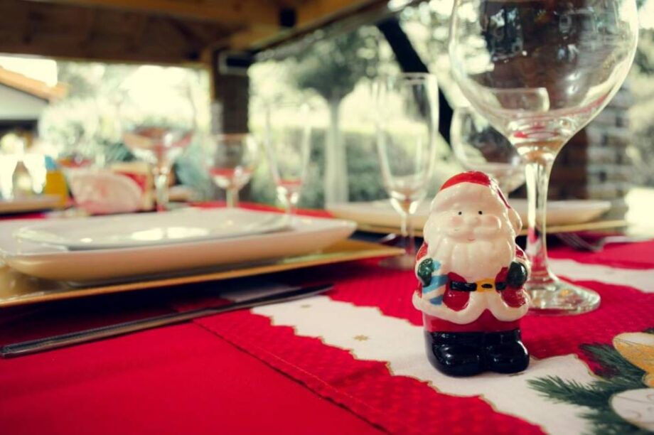 χριστουγεννιάτικο τραπέζι συγγενείς