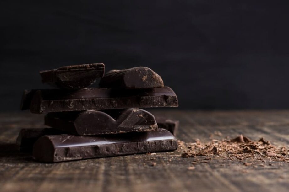 ΜΑΥΡΗ ΣΟΚΟΛΑΤΑ