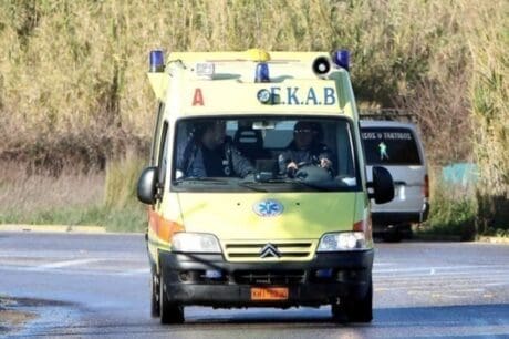 ΕΚΑΒ ασθενοφόρο