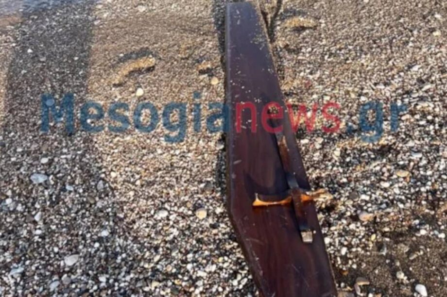 φέρετρο ξεβράστηκε Κερατέα