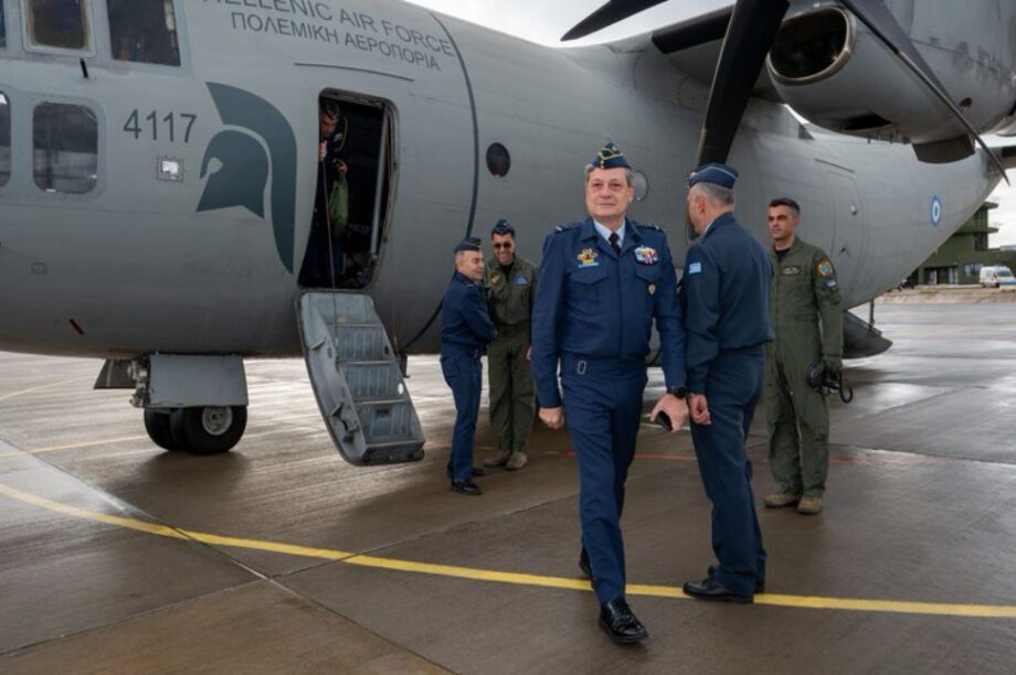 Επίσκεψη του Αρχηγού ΓΕΑ και ανταλλαγή ευχών με το προσωπικό