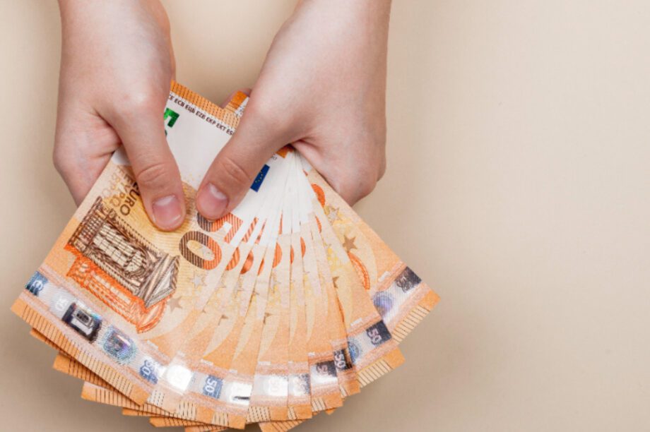 χρηματα μετρητα