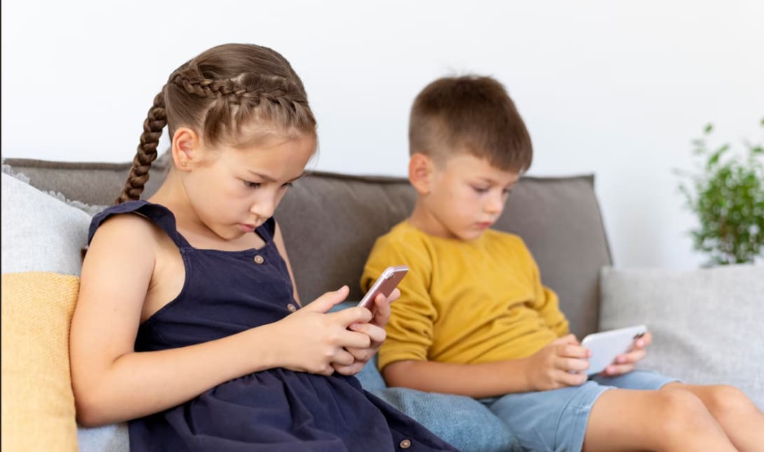 ΠΑΙΔΙΑ ΚΙΝΗΤΟ SOCIAL MEDIA