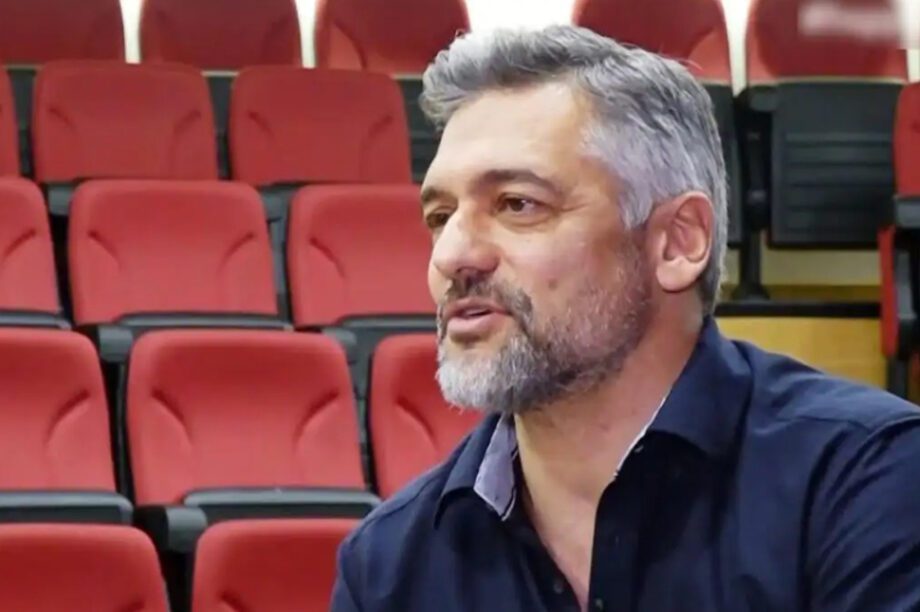 Στέλιος Κρητικός