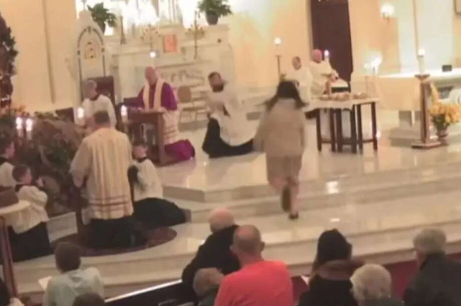 εκκλησία επίθεση