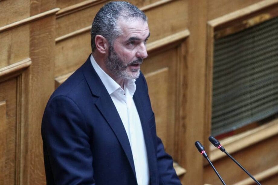 Μανόλης Χνάρης