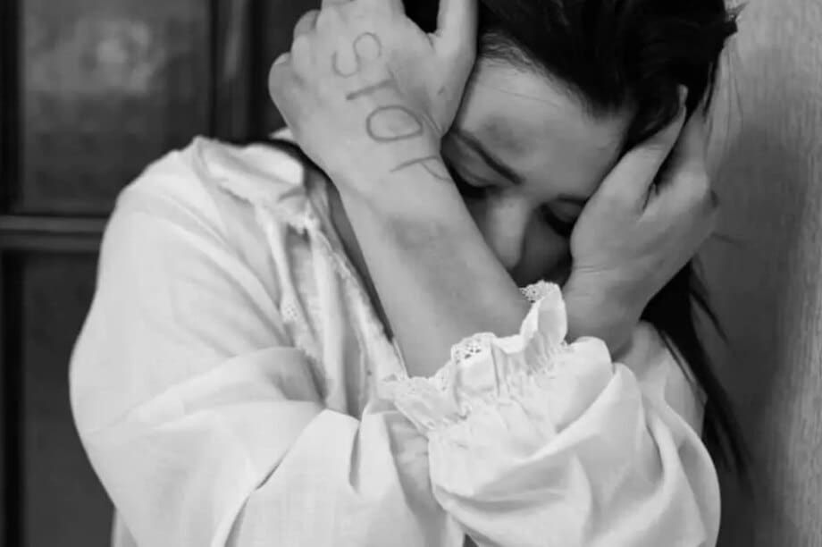 ΚΑΚΟΠΟΙΗΣΗ ΓΥΝΑΙΚΑ