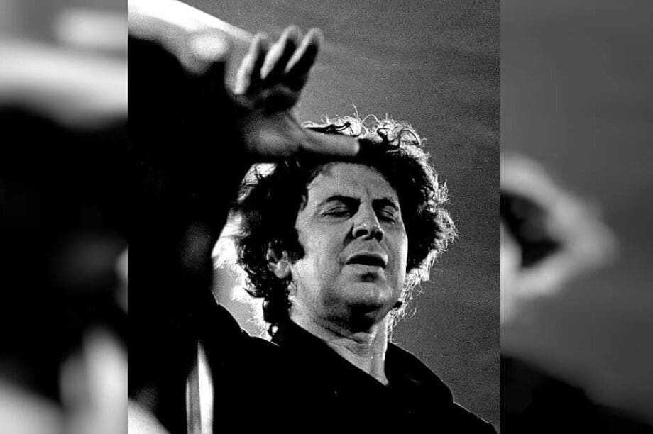 Μίκης Θεοδωράκης