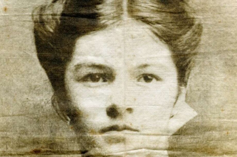 γυναίκα που δεν χαμογελούσε