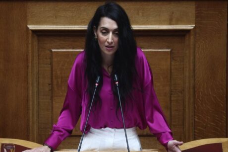 Κατερίνα Σπυριδάκη Στον ατμοηλεκτρικό σταθμό του Αθερινόλακου η Κατερίνα Σπυριδάκη
