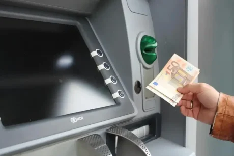 τράπεζα ΑΤΜ