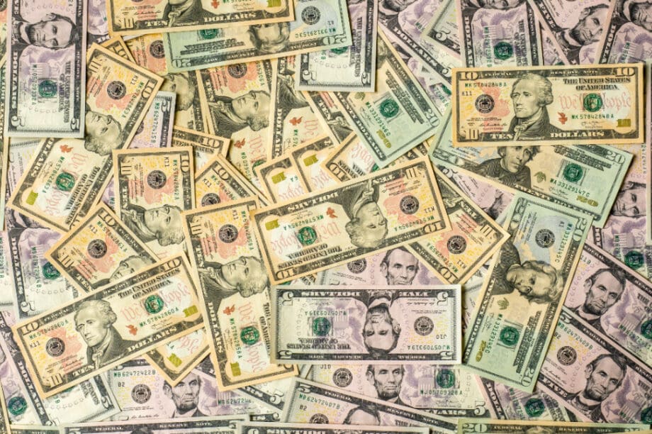 Οι δισεκατομμυριούχοι με το ιδιαίτερο ενδυματολογικό στυλ