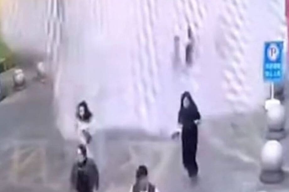 Σεισμός Μιανμάρ πισίνα