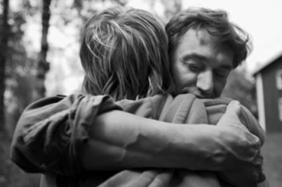 αγκαλιά ζευγάρι αγάπη