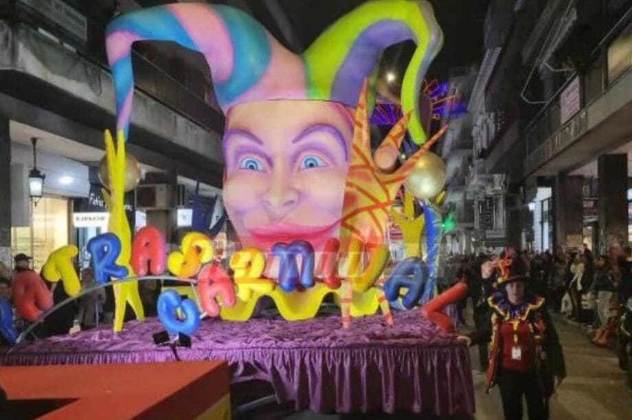 Πατρινό Καρναβάλι 2024: Τα άρματα βγήκαν στους δρόμους για την μεγάλη παρέλαση (φώτο και βίντεο)