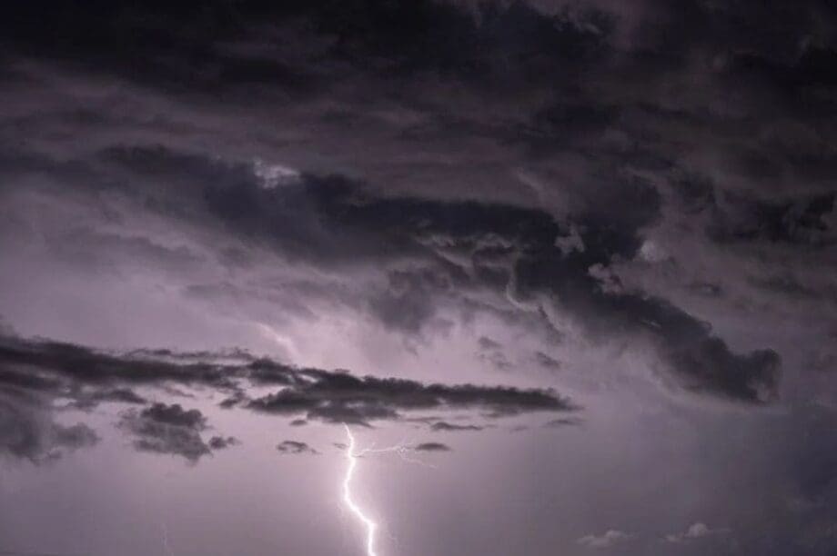 Βροχές, αστραπή, κεραυνός, καιρός