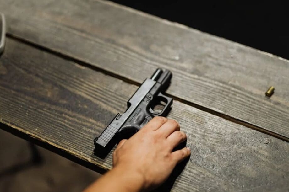 όπλο αυτοκτονία