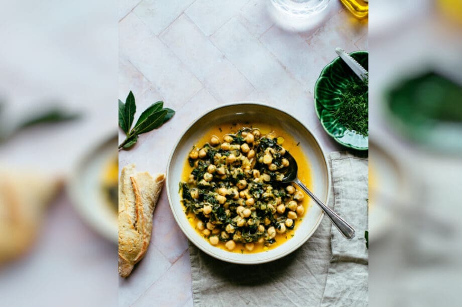 Ρεβύθια με σπανάκι και πελτέ