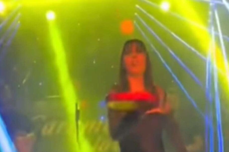 Τραγουδίστρια