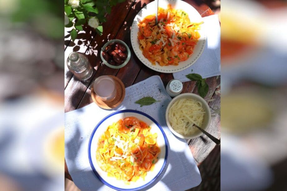 Γιουβετσάκι με γαρίδες, χυλοπίτες και ούζο