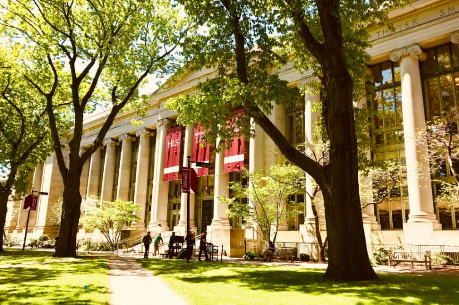 Χάρβαρντ: Μηνύσεις καθηγητών του στην κυβέρνηση Ντόναλντ Τραμπ