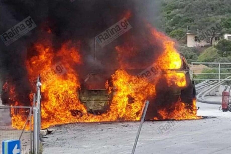 φλεγόμενο όχημα βενζινάδικο Ραφήνα