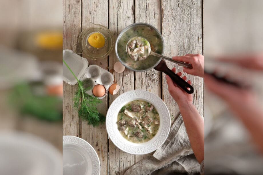 Μαγειρίτσα με κοτόπουλο, μαρούλι, φρέσκα κρεμμυδάκια και άνηθο ανάσταση