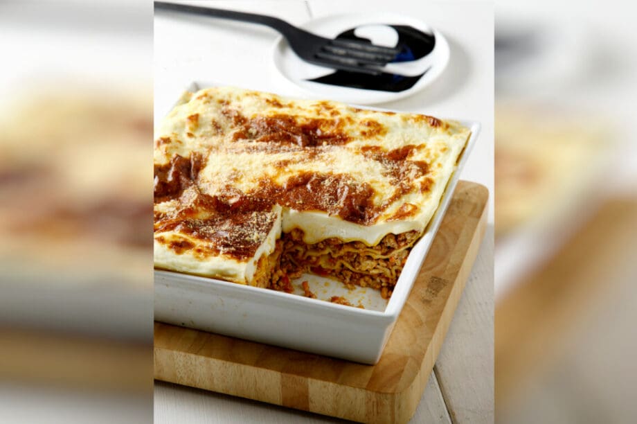Λαζάνια με κιμά κοτόπουλου και ελαφριά κρούστα τυριού