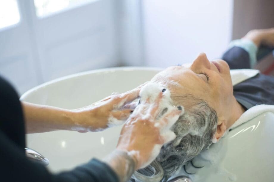 λούσιμο κομμωτήριο