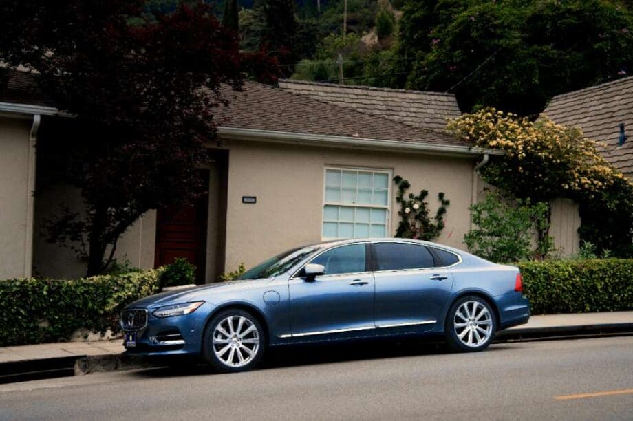 παρκαρισμένο αυτοκίνητο πάρκινγκ