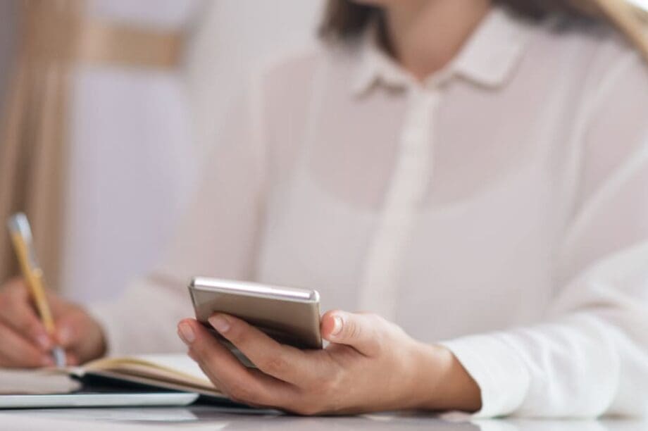 εργασια τηλεφωνο