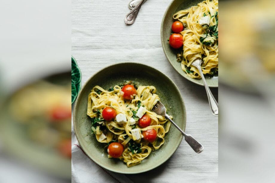 Ταλιατέλες με μυρωδάτη σάλτσα ρόκας και φέτα