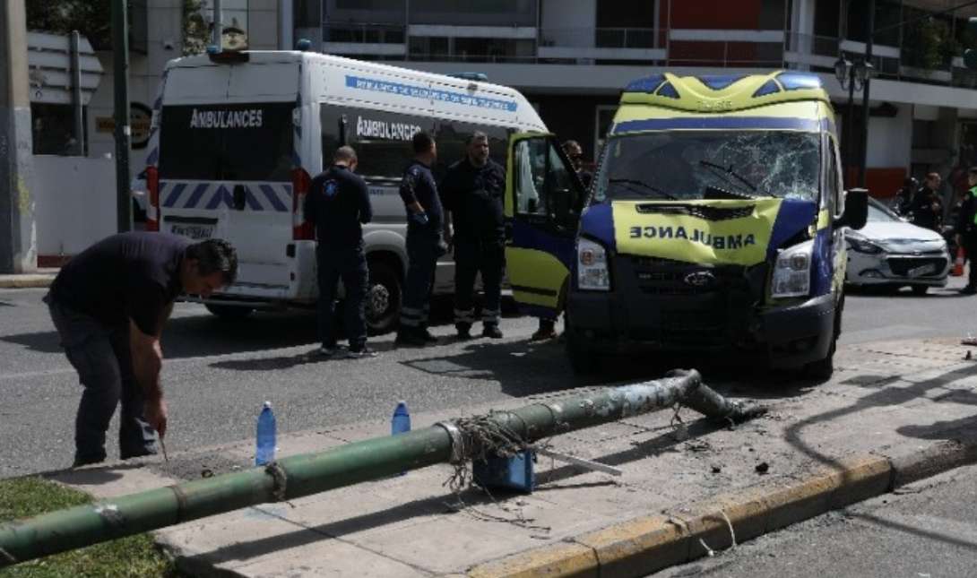τροχαίο ασθενοφόρο