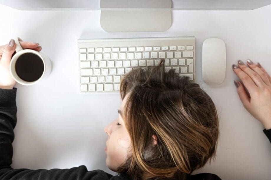 ΥΠΝΟΣ ΝΥΣΤΑ ΔΟΥΛΕΙΑ