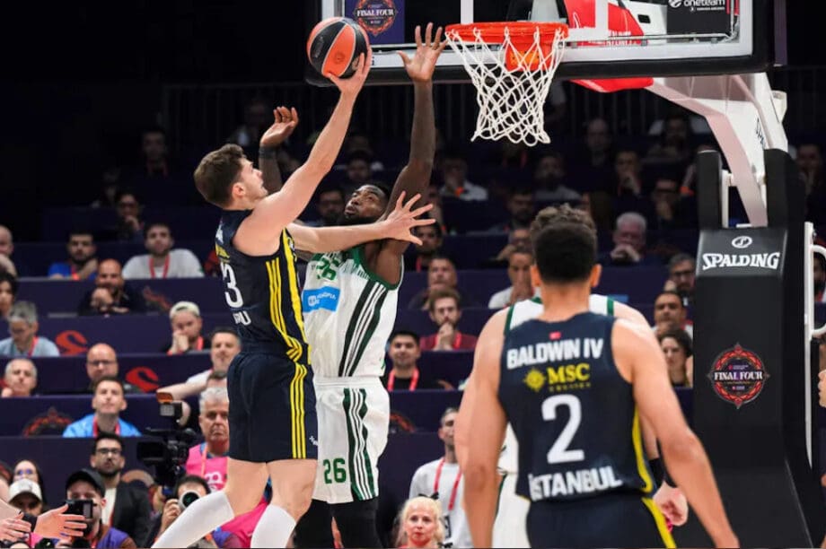 Final Four 2025: Παρέδωσε το «στέμμα» του ο Παναθηναϊκός, ήττα 82-76 από τη Φενέρ